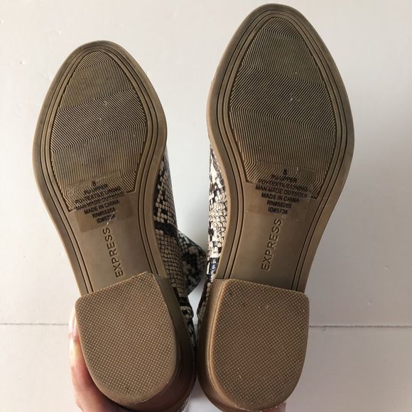 Express Women’s Chelsea Boot Faux Snake Skin Size 8 - Picture 9 of 13